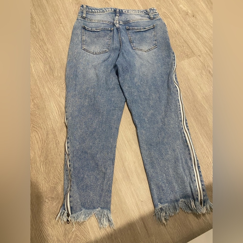 Wild fable edge side zipper jeans, high waisted crop fit with fringe bottom sz 6 - Picture 3 of 6